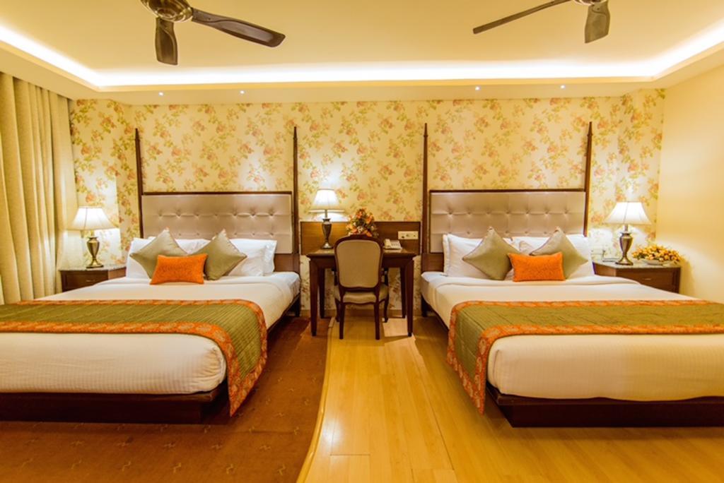 Clark International Hotel Delhi  Exterior photo