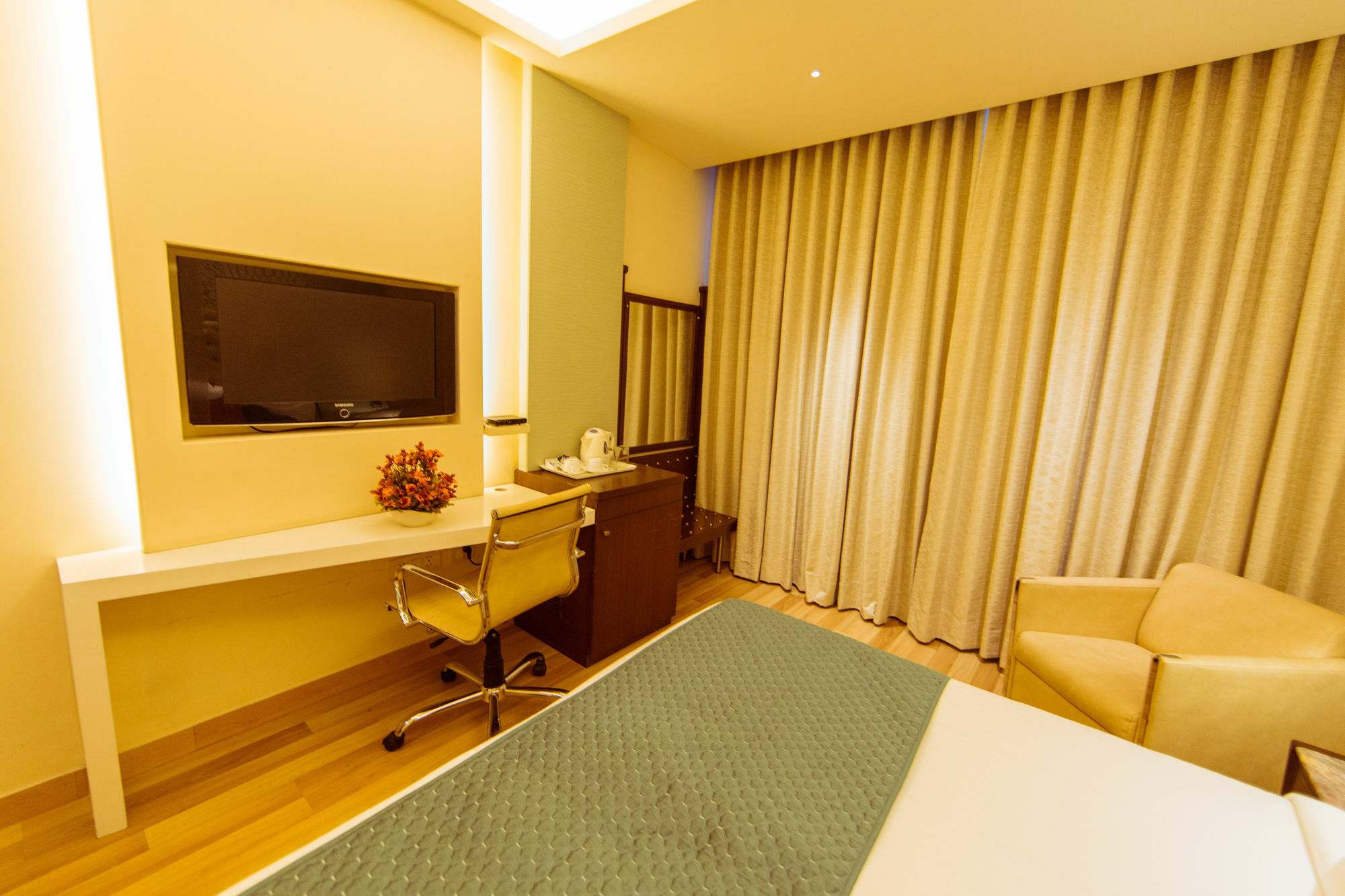 Clark International Hotel Delhi  Exterior photo
